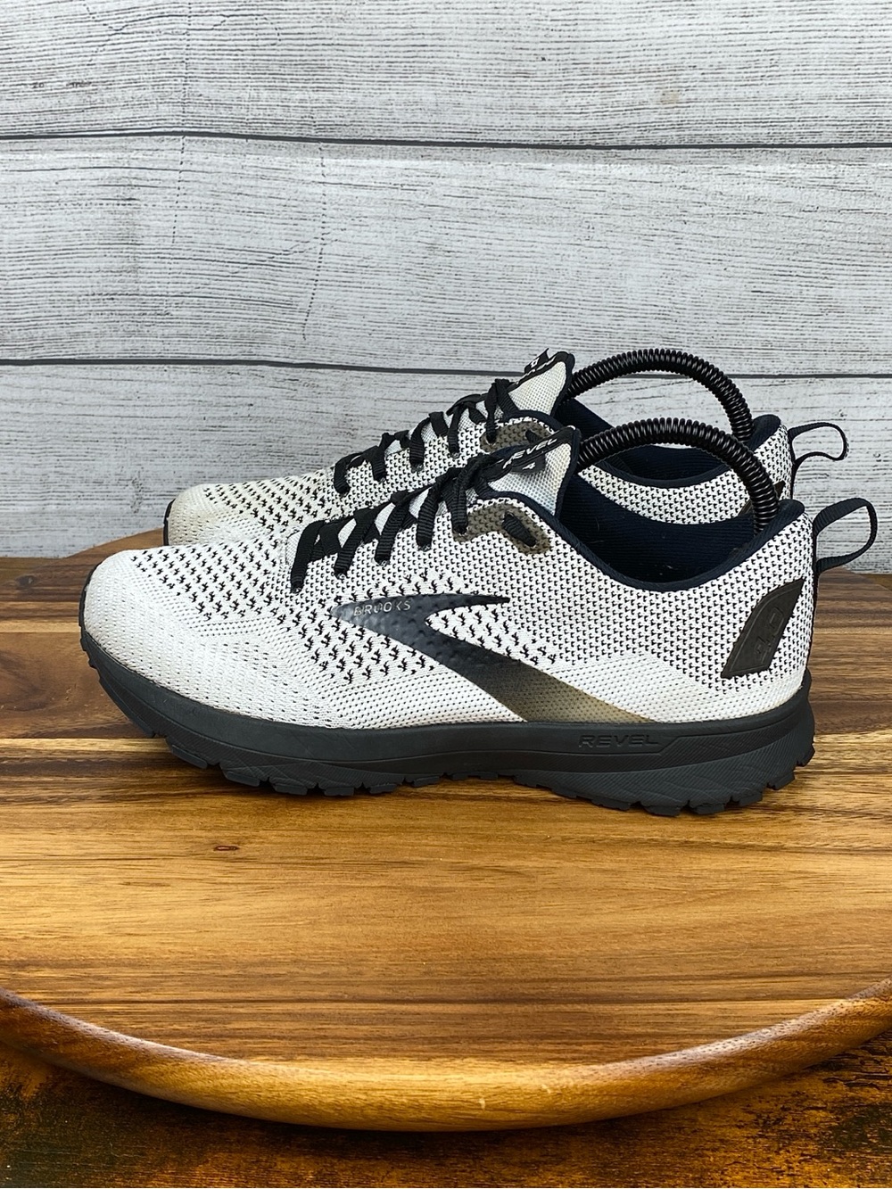 Brooks Revel 4 White Black Oreo Running Shoes 1203371B121 Women’s Size 8 (B)